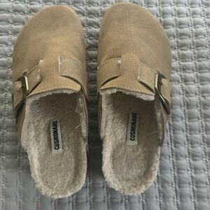Cushionaire Women's Tan Suede Mules
